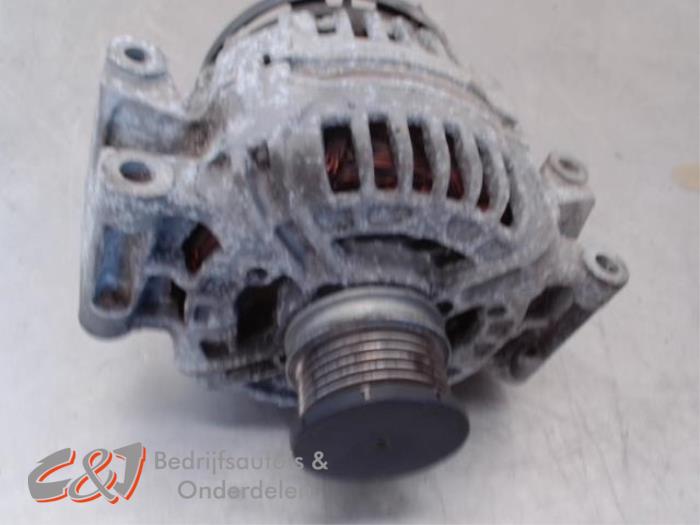 Dynamo van een Mercedes-Benz Sprinter 3t (906.61) 213 CDI 16V 2011