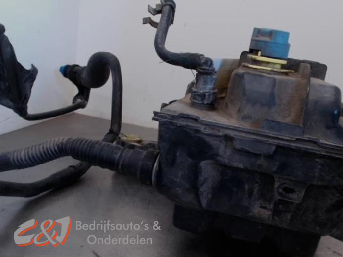 Gebruikte Tank adblue Peugeot Partner (GC/GF/GG/GJ/GK) 1.6 HDI, BlueHDI 75 Prijs € 194,25 Margeregeling aangeboden door C&J Bedrijfsauto's & Onderdelen