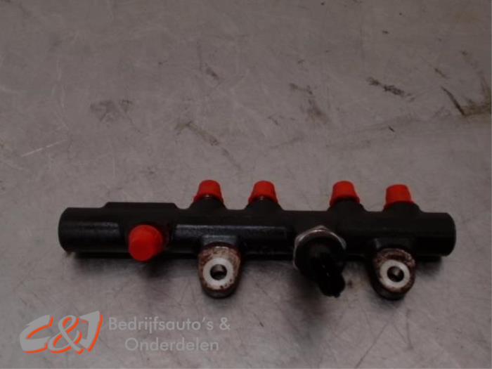 Gebruikte Injector brug Mercedes Citan (415.6) 1.5 109 CDI Prijs € 26,25 Margeregeling aangeboden door C&J Bedrijfsauto's & Onderdelen