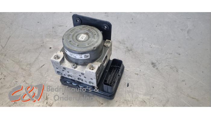 Gebruikte ABS Pomp Ford Transit Courier 1.5 TDCi 75 Prijs € 157,50 Margeregeling aangeboden door C&J Bedrijfsauto's & Onderdelen