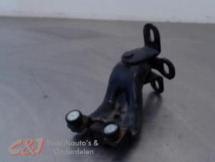 Gebruikte Schuifdeurrol rechts Ford Transit Courier 1.5 TDCi 75 Prijs € 15,75 Margeregeling aangeboden door C&J Bedrijfsauto's & Onderdelen