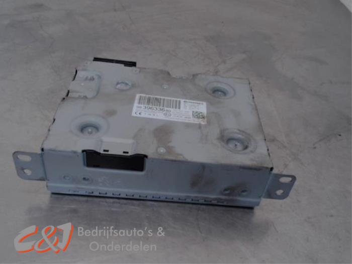 Gebruikte Radio module Opel Combo Cargo 1.5 CDTI 100 Prijs € 315,00 Margeregeling aangeboden door C&J Bedrijfsauto's & Onderdelen