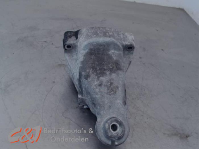 Gebruikte Motorrubber Mercedes Sprinter 3t (906.61) 213 CDI 16V Prijs € 15,75 Margeregeling aangeboden door C&J Bedrijfsauto's & Onderdelen