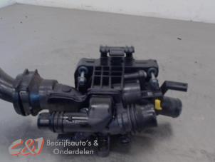 Gebruikte Thermostaathuis Peugeot Partner (EA//EF/EN/EU) 1.5 BlueHDi 100 Prijs € 63,00 Margeregeling aangeboden door C&J Bedrijfsauto's & Onderdelen