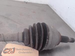 Gebruikte Steekas links-voor Renault Trafic (1FL/2FL/3FL/4FL) 2.0 dCi 16V 145 Prijs € 52,50 Margeregeling aangeboden door C&J Bedrijfsauto's & Onderdelen