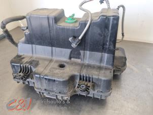 Gebruikte Adblue tank Nissan NV 400 (M9J) 2.3 dCi 150 16V Prijs € 525,00 Margeregeling aangeboden door C&J Bedrijfsauto's & Onderdelen