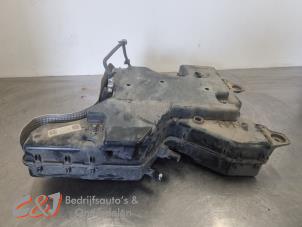 Gebruikte Adblue tank Volkswagen Crafter (SY) 2.0 TDI FWD Prijs € 420,00 Margeregeling aangeboden door C&J Bedrijfsauto's & Onderdelen