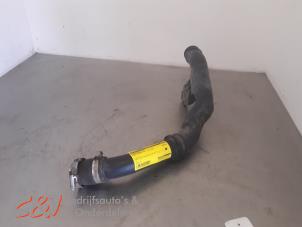 Gebruikte Intercooler Buis Ford Tourneo Custom 2.0 TDCi 16V Eco Blue 130 Prijs € 21,00 Margeregeling aangeboden door C&J Bedrijfsauto's & Onderdelen