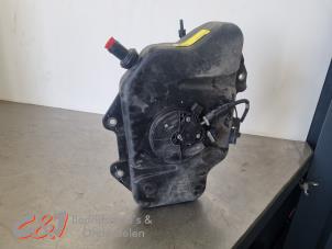 Gebruikte Tank adblue Mercedes Vito Tourer (447.7) 2.2 114 CDI 16V Prijs € 157,50 Margeregeling aangeboden door C&J Bedrijfsauto's & Onderdelen