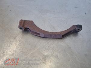 Gebruikte Uitlaatsteun Citroen Jumpy 1.6 Blue HDi 115 Prijs € 10,50 Margeregeling aangeboden door C&J Bedrijfsauto's & Onderdelen