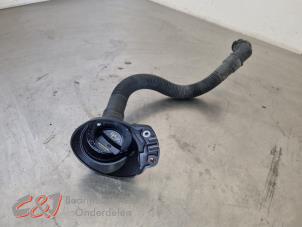 Gebruikte Olie vulpijp Ford Transit Custom 2.0 TDCi 16V Eco Blue 105 Prijs € 21,00 Margeregeling aangeboden door C&J Bedrijfsauto's & Onderdelen