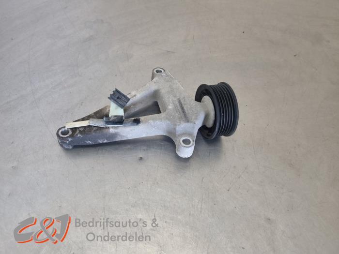 Gebruikte Omlooprol multieriem Ford Transit Custom 2.0 TDCi 16V Eco Blue 105 Prijs € 15,75 Margeregeling aangeboden door C&J Bedrijfsauto's & Onderdelen