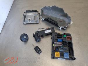 Gebruikte Kontaktslot + computer Peugeot Partner (EA//EF/EN/EU) 1.5 BlueHDi 100 Prijs € 315,00 Margeregeling aangeboden door C&J Bedrijfsauto's & Onderdelen