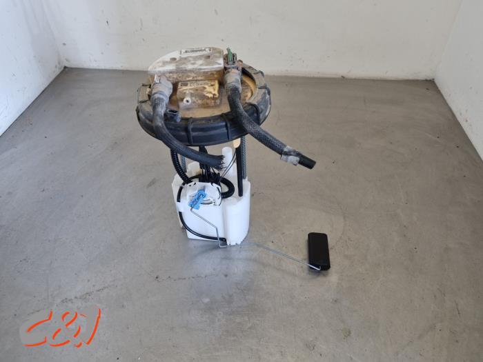 Gebruikte Tank element Pomp Peugeot Partner (EA//EF/EN/EU) 1.5 BlueHDi 100 Prijs € 42,00 Margeregeling aangeboden door C&J Bedrijfsauto's & Onderdelen