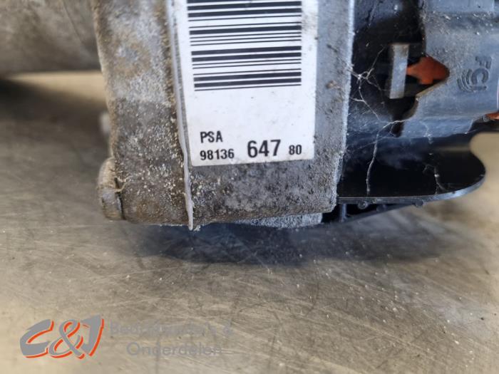 Stuurbekrachtiging Pomp van een Citroën Berlingo 1.6 BlueHDI 100 2016