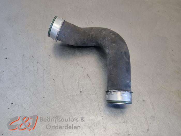 Gebruikte Intercooler Slang Volkswagen Transporter/Caravelle T5 2.5 TDi PF Prijs € 10,50 Margeregeling aangeboden door C&J Bedrijfsauto's & Onderdelen