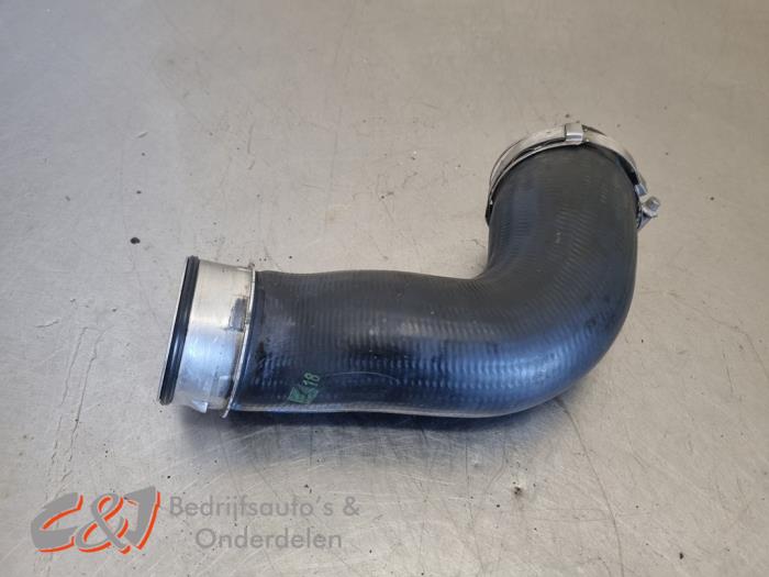 Gebruikte Intercooler Slang Volkswagen Transporter/Caravelle T5 2.5 TDi PF Prijs € 10,50 Margeregeling aangeboden door C&J Bedrijfsauto's & Onderdelen