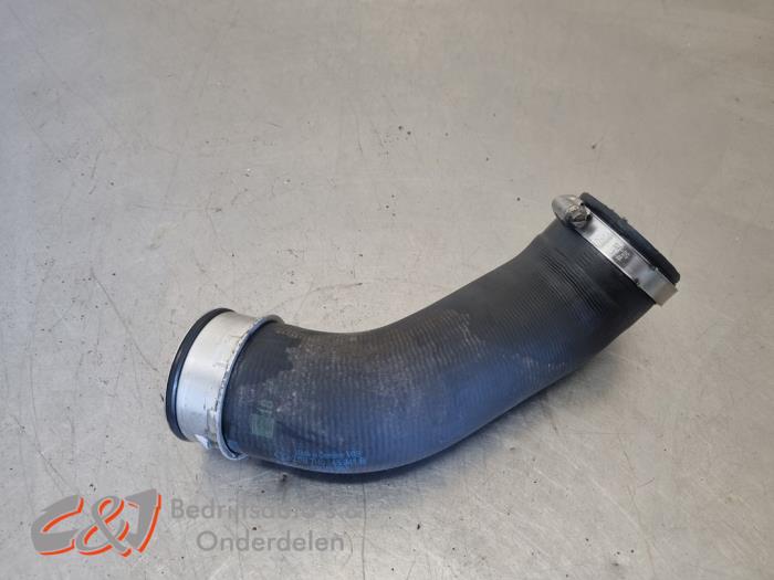 Gebruikte Intercooler Slang Volkswagen Transporter/Caravelle T5 2.5 TDi PF Prijs € 10,50 Margeregeling aangeboden door C&J Bedrijfsauto's & Onderdelen