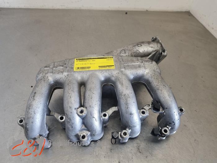 Gebruikte Inlaatspruitstuk Volkswagen Transporter/Caravelle T5 2.5 TDi PF Prijs € 36,75 Margeregeling aangeboden door C&J Bedrijfsauto's & Onderdelen