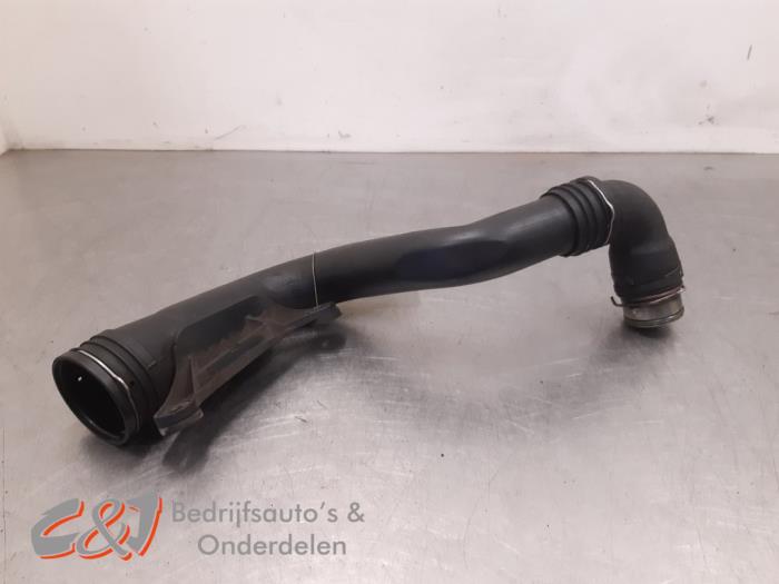 Gebruikte Intercooler Buis Volkswagen Caddy III (2KA,2KH,2CA,2CH) 1.9 TDI Prijs € 15,75 Margeregeling aangeboden door C&J Bedrijfsauto's & Onderdelen