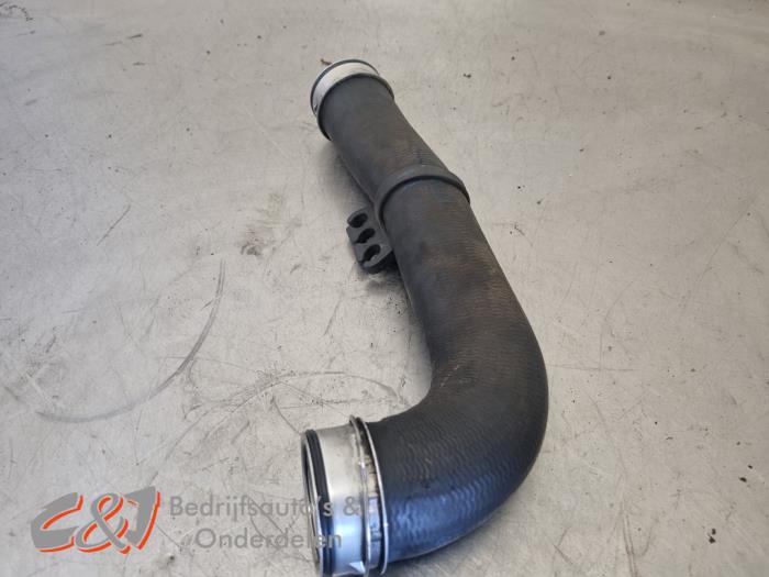 Gebruikte Intercooler Buis Volkswagen Caddy III (2KA,2KH,2CA,2CH) 1.9 TDI Prijs € 15,75 Margeregeling aangeboden door C&J Bedrijfsauto's & Onderdelen