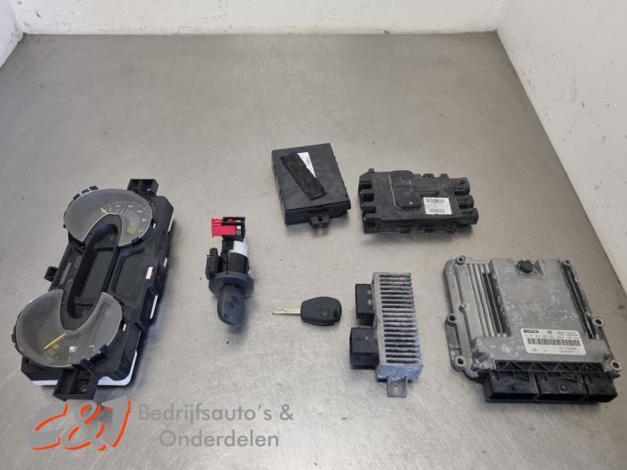 Gebruikte Kontaktslot + computer Renault Trafic (1FL/2FL/3FL/4FL) 1.6 dCi 140 Twin Turbo Prijs € 635,25 Inclusief btw aangeboden door C&J Bedrijfsauto's & Onderdelen