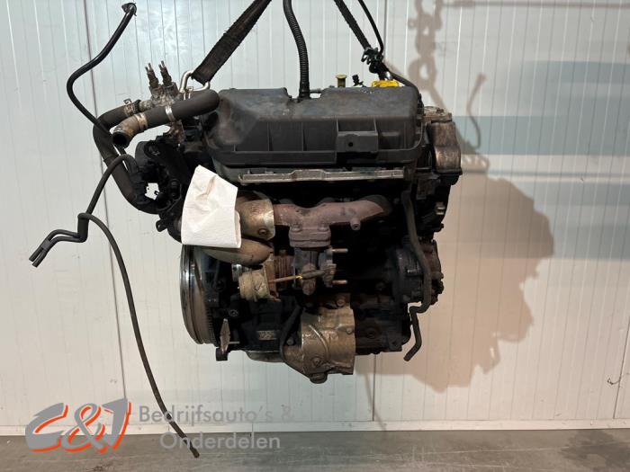 Gebruikte Motor Opel Vivaro 2.5 DTI 16V Prijs € 945,00 Margeregeling aangeboden door C&J Bedrijfsauto's & Onderdelen