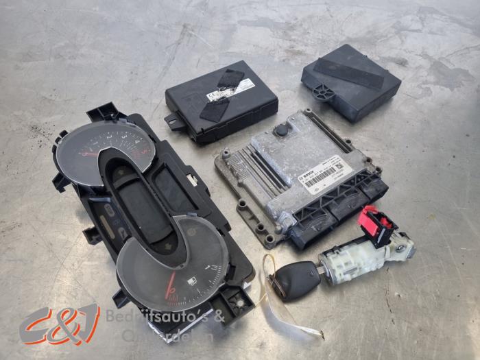 Gebruikte Kontaktslot + computer Renault Trafic Passenger (1JL/2JL/3JL/4JL) 1.6 dCi 95 Prijs € 635,25 Inclusief btw aangeboden door C&J Bedrijfsauto's & Onderdelen