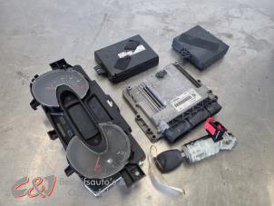 Gebruikte Kontaktslot + computer Renault Trafic Passenger (1JL/2JL/3JL/4JL) 1.6 dCi 95 Prijs € 762,30 Inclusief btw aangeboden door C&J Bedrijfsauto's & Onderdelen