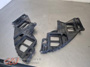 Gebruikte Koplampframe rechts Volkswagen Golf Prijs € 31,50 Margeregeling aangeboden door C&J Bedrijfsauto's & Onderdelen