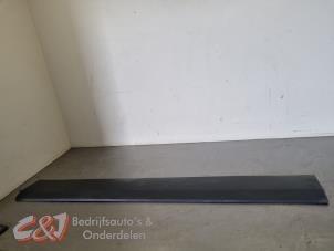 Gebruikte Sierstrip Volkswagen Crafter 2.5 TDI 30/32/35/46/50 Prijs € 31,50 Margeregeling aangeboden door C&J Bedrijfsauto's & Onderdelen