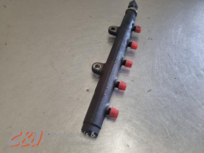 Brandstofverdeler van een Peugeot Boxer (U9) 2.2 HDi 110 Euro 5 2015