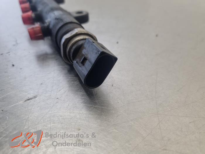 Brandstofverdeler van een Peugeot Boxer (U9) 2.2 HDi 110 Euro 5 2015