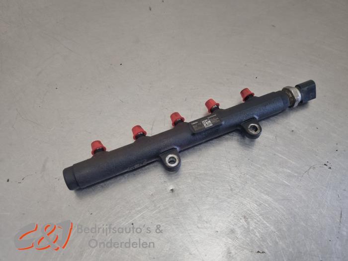 Brandstofverdeler van een Peugeot Boxer (U9) 2.2 HDi 110 Euro 5 2015