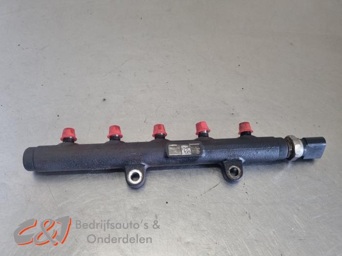 Brandstofverdeler van een Peugeot Boxer (U9) 2.2 HDi 110 Euro 5 2015