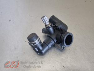 Gebruikte Thermostaathuis Peugeot Boxer (U9) 2.2 HDi 110 Euro 5 Prijs € 26,25 Margeregeling aangeboden door C&J Bedrijfsauto's & Onderdelen