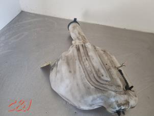 Gebruikte Ruitensproeiertank voor Volkswagen Crafter 2.0 BiTDI Prijs € 31,50 Margeregeling aangeboden door C&J Bedrijfsauto's & Onderdelen