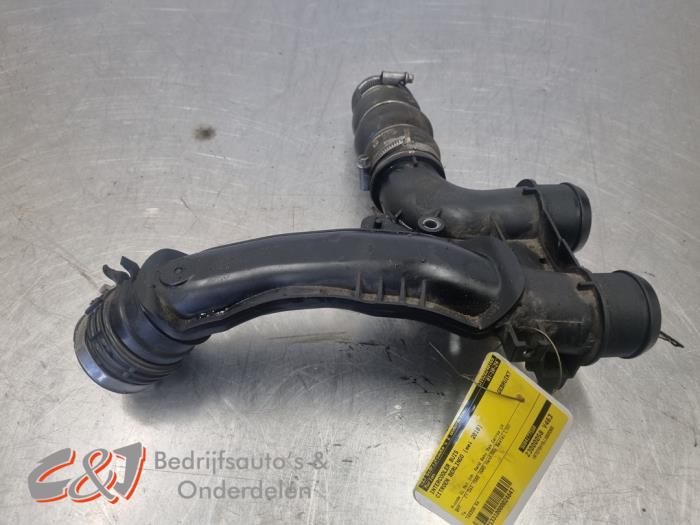 Gebruikte Intercooler Buis Citroen Berlingo 1.6 BlueHDI 100 Prijs € 15,75 Margeregeling aangeboden door C&J Bedrijfsauto's & Onderdelen