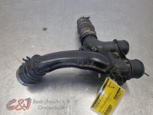 Gebruikte Intercooler Buis Citroen Berlingo 1.6 BlueHDI 100 Prijs € 21,00 Margeregeling aangeboden door C&J Bedrijfsauto's & Onderdelen