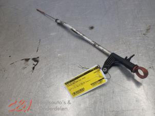 Gebruikte Peilstok Olie Citroen Berlingo 1.6 BlueHDI 100 Prijs € 21,00 Margeregeling aangeboden door C&J Bedrijfsauto's & Onderdelen