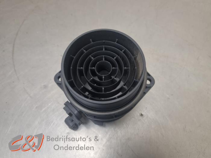 Luchthoeveelheidsmeter van een Volkswagen Crafter (SY) 2.0 TDI FWD 2023