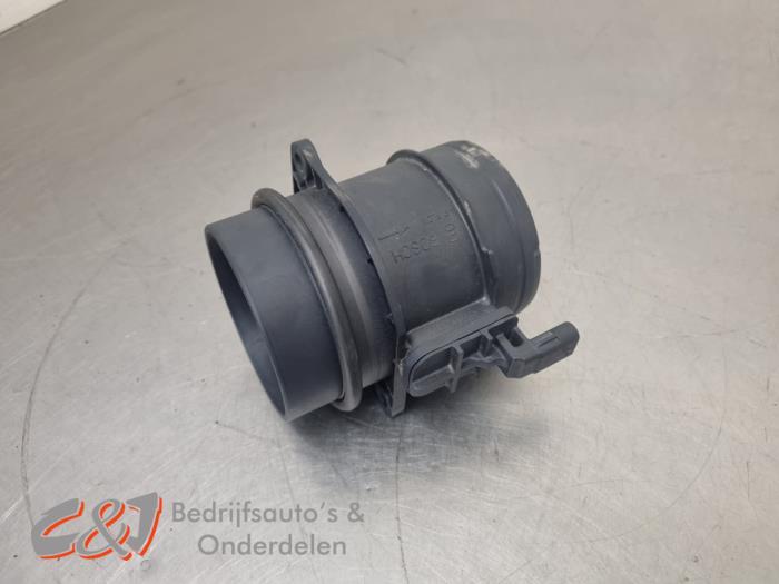 Luchthoeveelheidsmeter van een Volkswagen Crafter (SY) 2.0 TDI FWD 2023