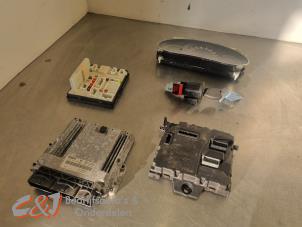 Gebruikte Kontaktslot + computer Renault Master III (MA/MB/MC/MD/MH/MF/MG/MH) 2.3 dCi 16V Prijs € 367,50 Margeregeling aangeboden door C&J Bedrijfsauto's & Onderdelen