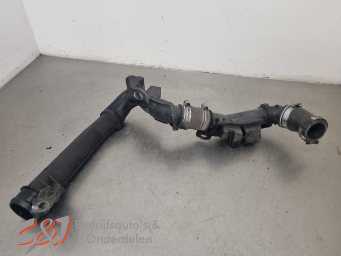 Gebruikte Intercooler Buis Peugeot Expert (V1/VA/VB/VE/VF/VT/VY) 2.0 Blue HDi 180 16V Prijs € 21,00 Margeregeling aangeboden door C&J Bedrijfsauto's & Onderdelen
