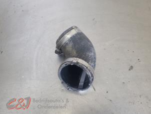 Gebruikte Intercooler Slang Volkswagen Transporter T6 2.0 TDI 150 Prijs € 21,00 Margeregeling aangeboden door C&J Bedrijfsauto's & Onderdelen