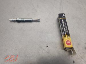 Gebruikte Gloeikaars Opel Vivaro 1.9 DTI 16V Prijs € 10,50 Margeregeling aangeboden door C&J Bedrijfsauto's & Onderdelen