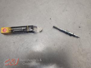 Gebruikte Gloeikaars Opel Vivaro 1.9 DTI 16V Prijs € 10,50 Margeregeling aangeboden door C&J Bedrijfsauto's & Onderdelen