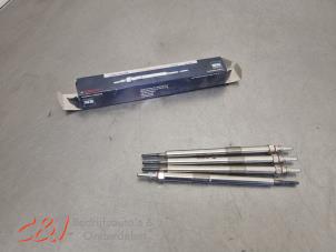 Gebruikte Gloeikaars Opel Vivaro 2.0 CDTI Prijs € 10,50 Margeregeling aangeboden door C&J Bedrijfsauto's & Onderdelen