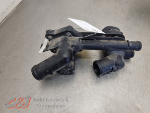 Gebruikte Thermostaathuis Volkswagen Caddy III (2KA,2KH,2CA,2CH) 1.2 TSI Prijs € 31,50 Margeregeling aangeboden door C&J Bedrijfsauto's & Onderdelen