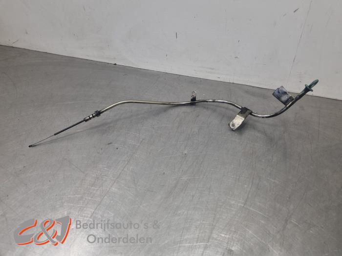 Gebruikte Peilstok Olie Iveco New Daily VI 33S12, 35C12, 35S12 Prijs € 10,50 Margeregeling aangeboden door C&J Bedrijfsauto's & Onderdelen
